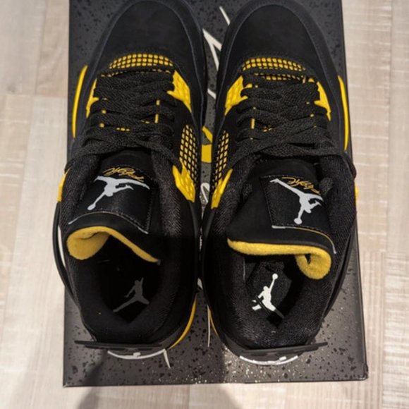 Jordan 4 Thunder main image 6
